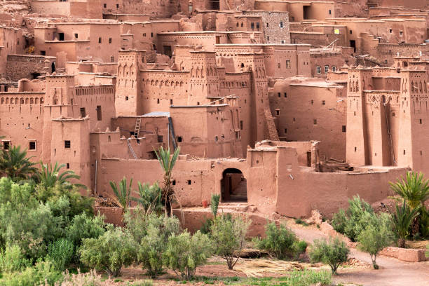famous ait benhaddou kasbah in morocco - marrakech imagens e fotografias de stock
