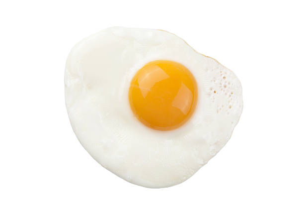 huevo frito aislado - eggs fried egg egg yolk isolated fotografías e imágenes de stock