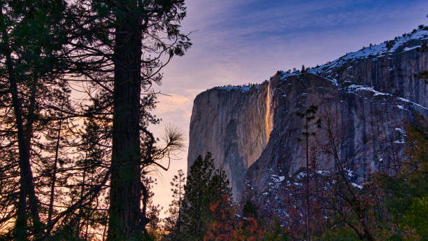 incendio en el parque nacional de yosemite - yosemite national park winter waterfall california fotografías e imágenes de stock