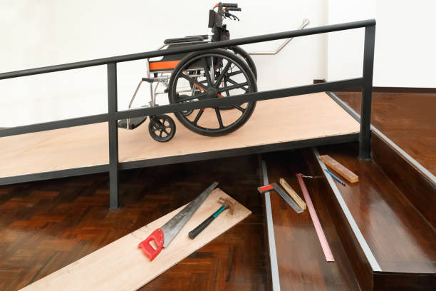 房屋改善, 安裝輪椅坡道為老化和老年人在家裡 - 輪椅坡道 個照片及圖片檔