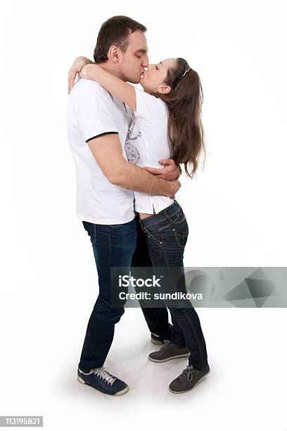 Foto de Homem E Mulher Em Branco Isolada e mais fotos de stock de Abraçar - Abraçar, Branco, Camiseta