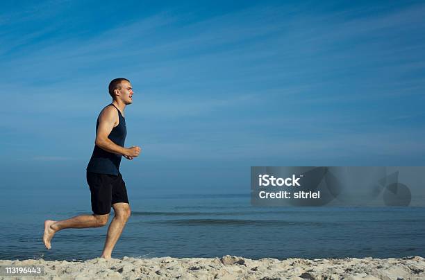 Jogging Na Plaży - zdjęcia stockowe i więcej obrazów Adolescencja - Adolescencja, Dorosły, Fotografika