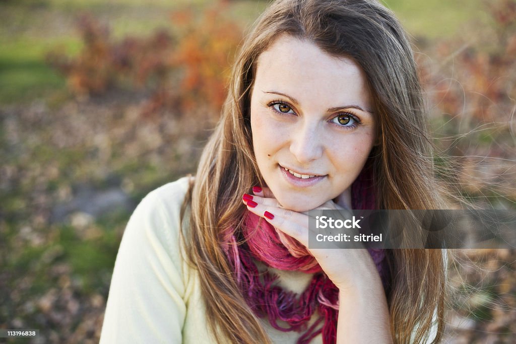 Uśmiech Piękna młoda kobieta - Zbiór zdjęć royalty-free (Dorosły)