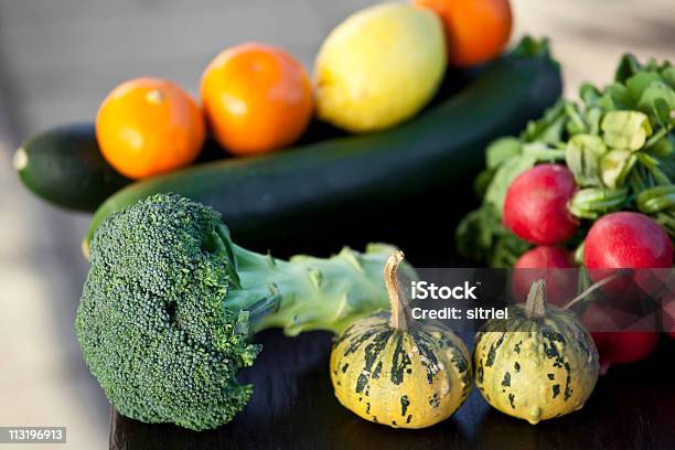 Świeże Owoce I Warzywa - zdjęcia stockowe i więcej obrazów Bez ludzi - Bez ludzi, Brokuł, Cukinia