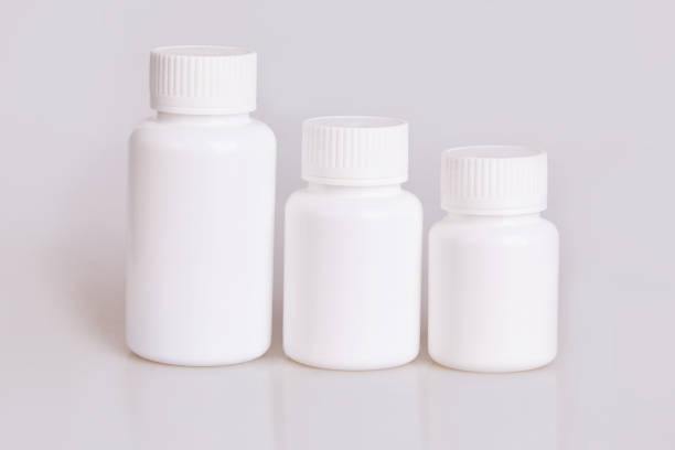 bottiglie di plastica medica bianche bianche - antibiotic pain cut out bottle foto e immagini stock