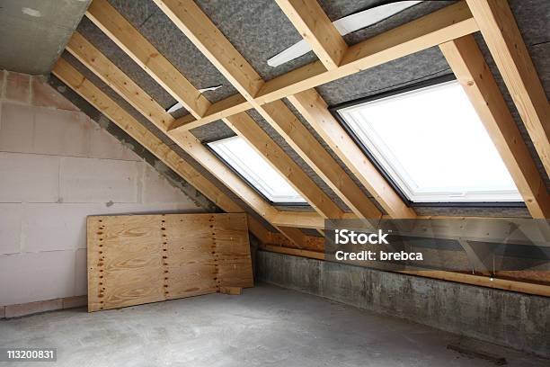 Zimmer Unter Konstruktion Mit Zwei Sunlights Stockfoto und mehr Bilder von Ausrüstung und Geräte - Ausrüstung und Geräte, Baugewerbe, Baustelle