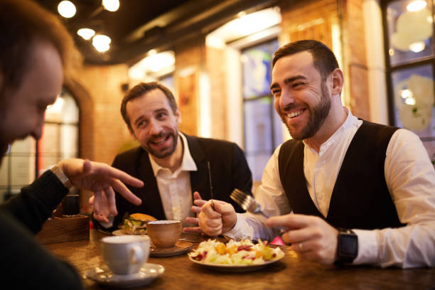istock Business People in Restaurant 1132071618