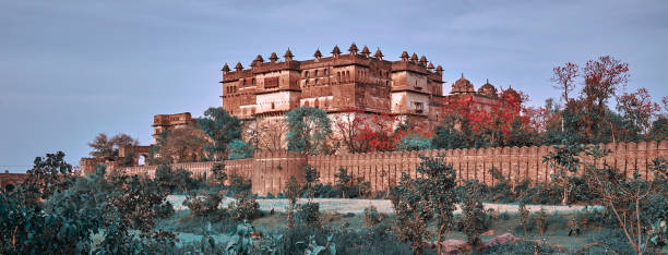 Jahangir Mahal, Citadel of Jahangir, Orchha Palace, Citadel. Jahangir Mahal is a citadel and garrison located in Orchha, in the Tikamgarh district of Madhya Pradesh state, India. Outside view. Jahangir Mahal, Citadel of Jahangir, Orchha Palace, Citadel. Jahangir Mahal is a citadel and garrison located in Orchha, in the Tikamgarh district of Madhya Pradesh state, India. Outside view. raja stock pictures, royalty-free photos & images