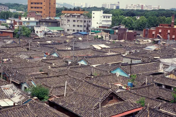 the roofs in the Kwanghwamun Area in the old town of Seoul in South Korea in EastAasia.  Southkorea, Seoul, May, 2006