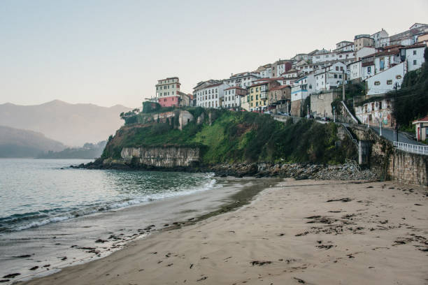 lastres, asturias, spain - playa del silencio asturias fotografías e imágenes de stock