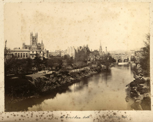 река эйвон, бат, англия, 19 век, включая аббатство - 19th century style urban scene horizontal sepia toned стоковые фото и изображения