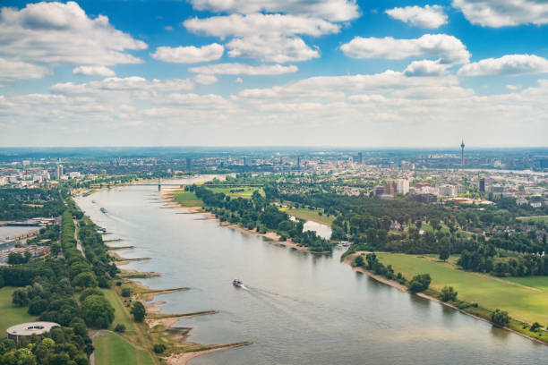 rhine river in dusseldorf germany - renânia imagens e fotografias de stock