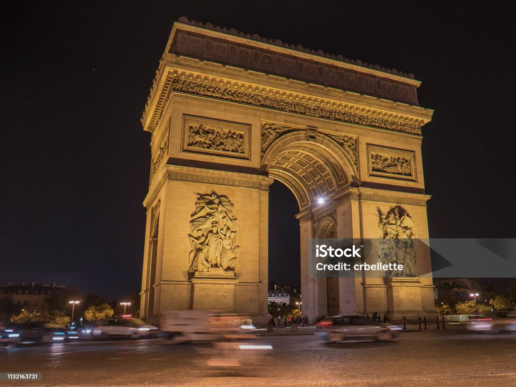 an oblique view of the arc de triomphe de l'etoile an oblique view of the arc de triomphe de l'etoile in paris Night Stock Photo