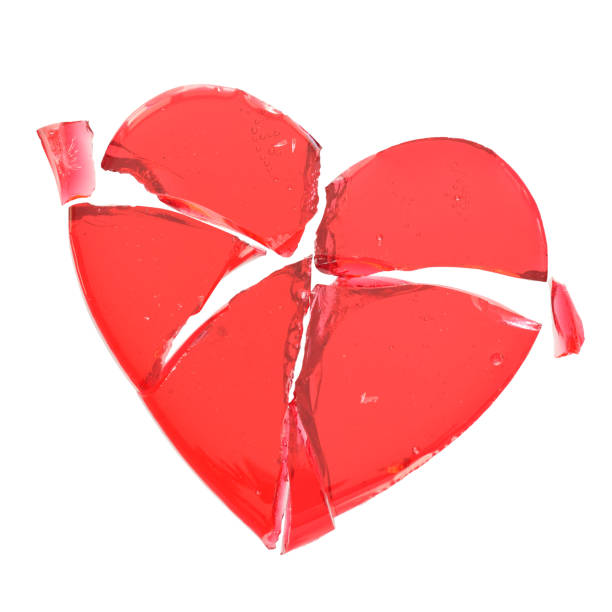 un caramello rosso cuore spezzato - end product foto e immagini stock