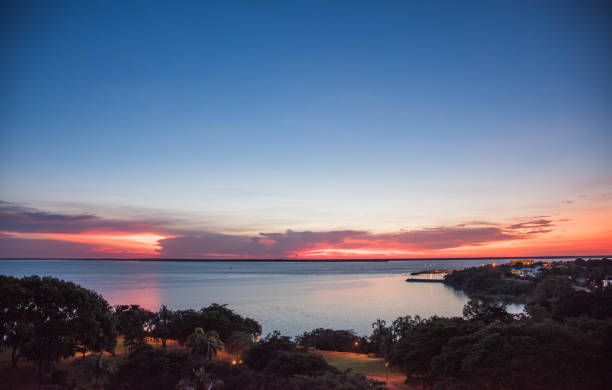 tramonto: darwin, territorio del nord - darwin australia northern territory harbor foto e immagini stock
