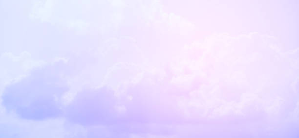 abstrakte unschärfe schönheit wolkenlandschaft sonnenaufgang-stunde in weicher pastelltöne paradiesische szene horizontalen hintergrund mit sonnenlicht, frühjahr und sommersaison konzept - air landscape stratosphere day stock-fotos und bilder