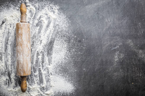 rolling pin and white flour - fotos de wheat imagens e fotografias de stock