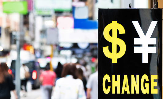 istock Currency exchange sign on the street 1132230652