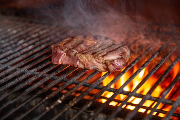 바베 큐 쇠고기, 숯불 구이. 피크닉을 위한 로스트 및 스모크 고기 - argentina barbecue grill steak barbecue 뉴스 사진 이미지