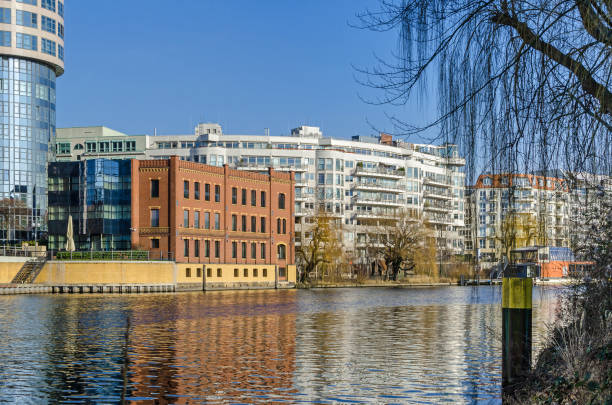 Spree river with the building of the Ernst-Freiberger foundation in Berlin Berlin, Germany - February 14, 2019: Banks of the river Spree and the newly designed area Spree-Bogen with the building of the Ernst-Freiberger foundation and residential buildings moabit stock pictures, royalty-free photos & images