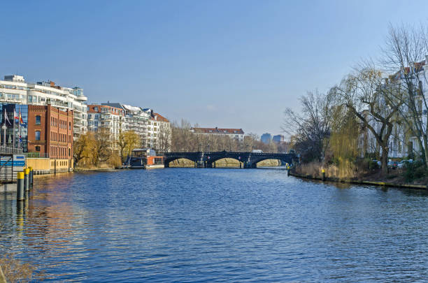 Spree river with the building of the Ernst-Freiberger foundation, the restaurantship PATIO and Moabiter bridge Berlin, Germany - February 14, 2019: Banks of the river Spree and the newly designed area Spree-Bogen with the building of the Ernst-Freiberger foundation, the restaurantship PATIO and Moabiter bridge moabit stock pictures, royalty-free photos & images