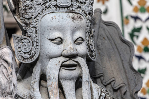 statue des chinesischen soldaten bei wat arun - wat arun buddhism temple stone stock-fotos und bilder