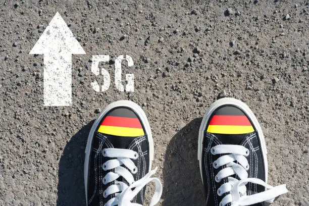 Flag of Germany and an arrow pointing towards the 5G mobile network