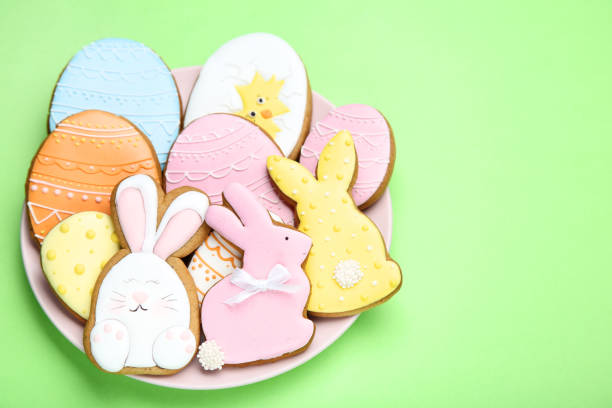 istock Easter gingerbread cookies in plate on green background 1132272187