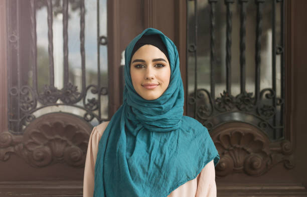 아름 다운 이슬람 여성의 초상화입니다. - veil human face women fashion model 뉴스 사진 이미지