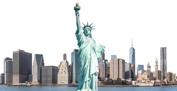 la estatua de la libertad con edificio de gran altura en lower manhattan, ciudad de nueva york - new york city skyline new york state freedom fotografías e imágenes de stock