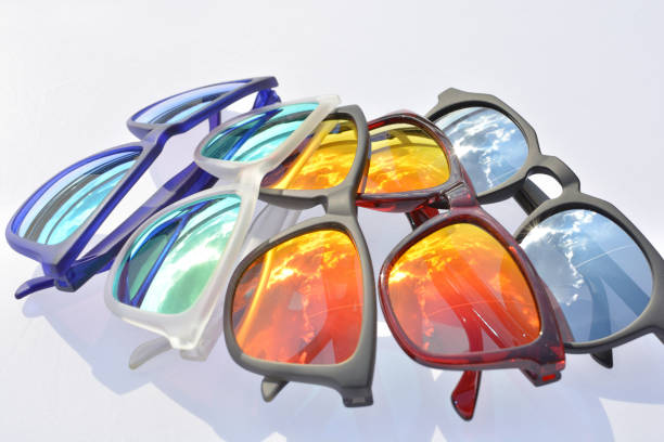 bunte sonnenbrille - polarizer stock-fotos und bilder