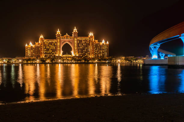 atlantis, the palm, the multi-million dollar atlantis resort, hotel & theme park at the palm jumeirah island, a view from the pointe dubai, zjednoczone emiraty zjednoczone emiraty zjednoczone emiratów wielkiej brytanii - atlantis the palm zdjęcia i obrazy z banku zdjęć