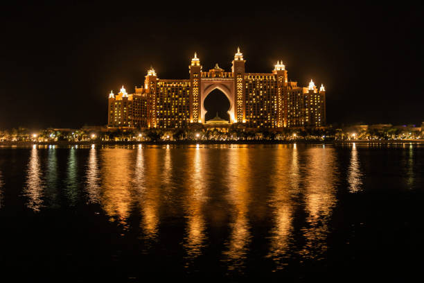 atlantis, the palm, the multi-million dollar atlantis resort, hotel & theme park at the palm jumeirah island, a view from the pointe dubai, zjednoczone emiraty zjednoczone emiraty zjednoczone emiratów wielkiej brytanii - atlantis the palm zdjęcia i obrazy z banku zdjęć