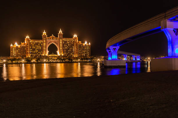 atlantis, the palm, the multi-million dollar atlantis resort, hotel & theme park at the palm jumeirah island, a view from the pointe dubai, zjednoczone emiraty zjednoczone emiraty zjednoczone emiratów wielkiej brytanii - atlantis the palm zdjęcia i obrazy z banku zdjęć