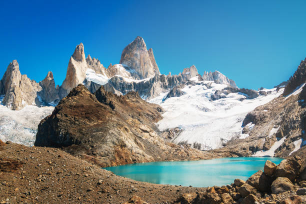 monte fitz roy e laguna de los tres in patagonia - el chalten, argentina - mt fitz roy foto e immagini stock