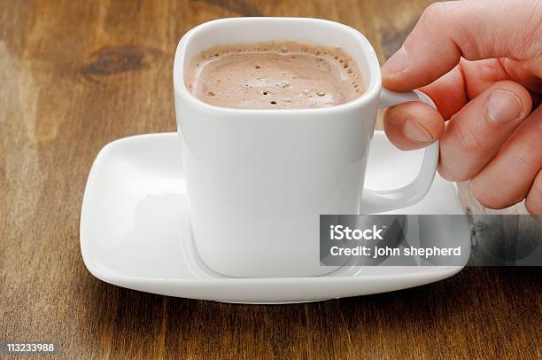 남성의 손 쥠 잔을 음료입니다 움켜쥠에 대한 스톡 사진 및 기타 이미지 - 움켜쥠, 커피숍, 컵