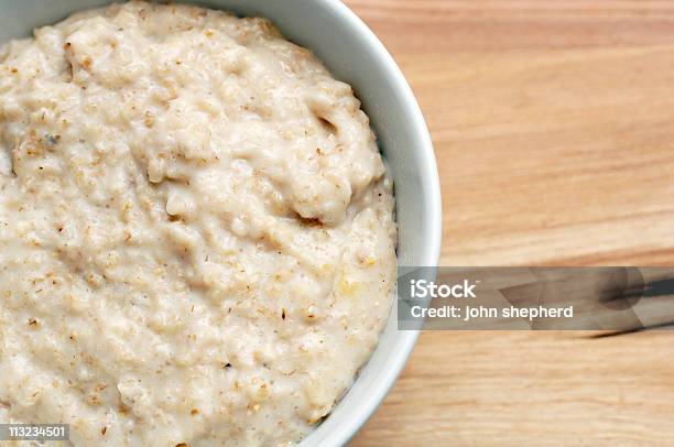 Bowl Of Rice ポリッジバナナのスライスヘルシーな朝食 - オーツ麦のストックフォトや画像を多数ご用意 - オーツ麦, カラー画像, ポリッジ