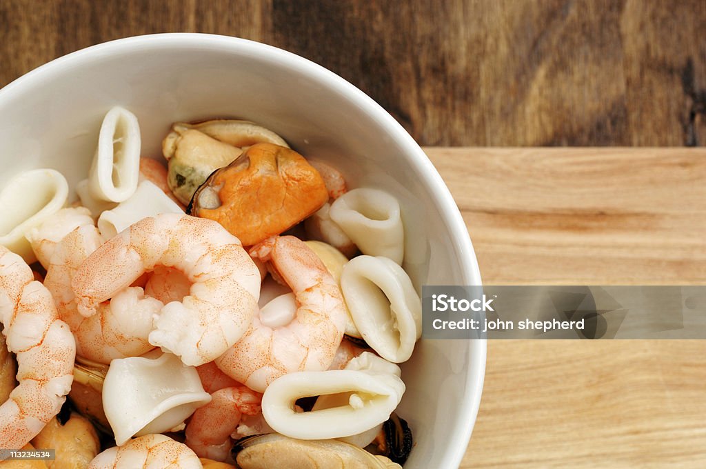 Mixto plato de pescados y mariscos, como camarones con cama king - Foto de stock de Color - Tipo de imagen libre de derechos