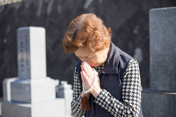 istock Grave and Japanese senior women 1132357913