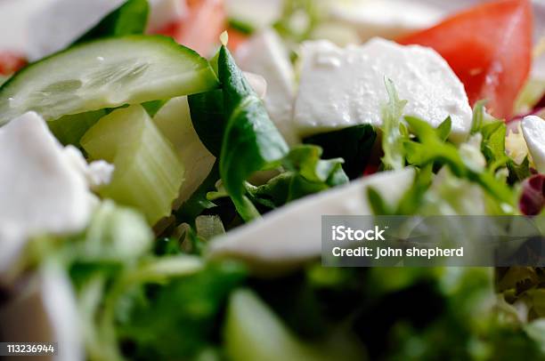 Foto de Closeup De Salada Com Queijo Muçarela e mais fotos de stock de Alimentação Saudável - Alimentação Saudável, Comida, Cortado em Pedacinhos