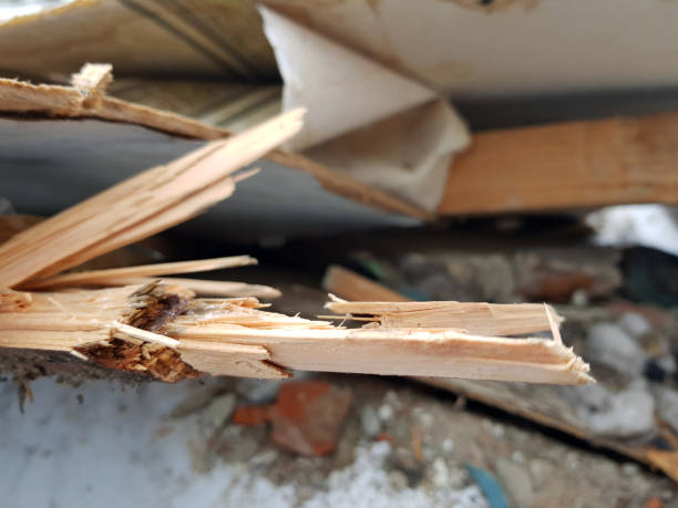 istock old boards, repair and construction waste 1132371709