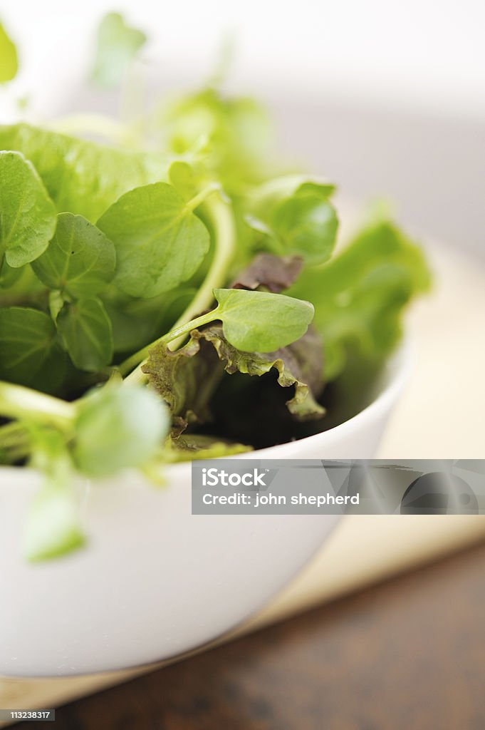 Tigela de mistura de folhas de alface - Royalty-free Alface Foto de stock