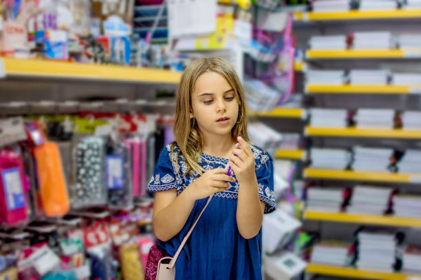 istock Child girl shopping 1132392889