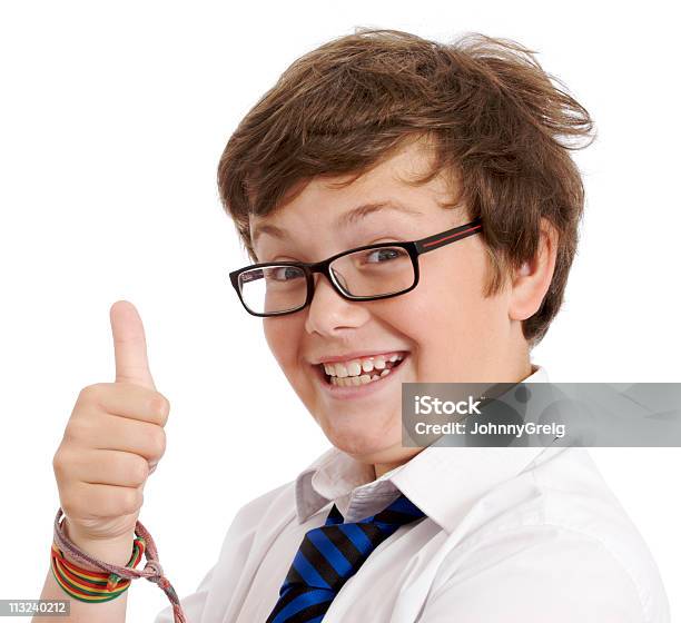 Bambino In Uniforme Scolastica Dare Con Pollice In Alto - Fotografie stock e altre immagini di Pollice in su