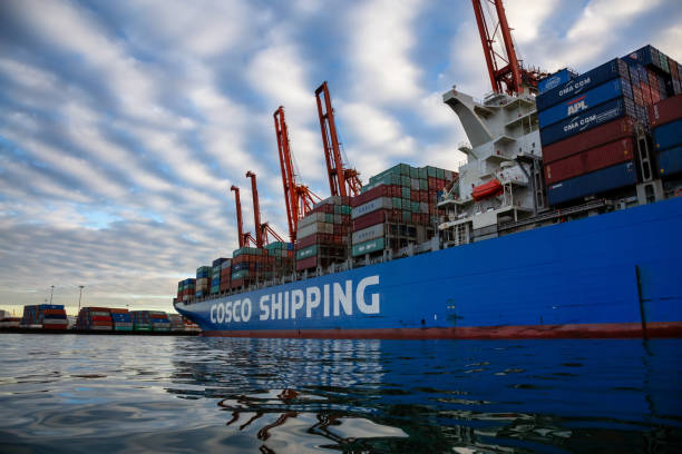 vancouver harbour - harbor editorial industrial ship container ship stock-fotos und bilder