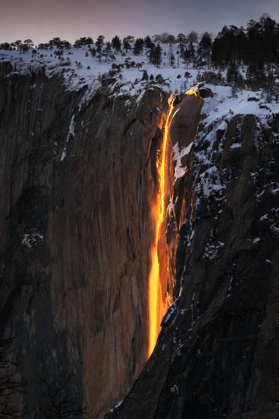 yosemite firefall 2019 - yosemite national park winter waterfall california fotografías e imágenes de stock