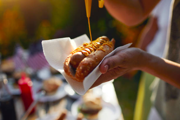 4th of july multi generation family picnic - hot dog imagens e fotografias de stock