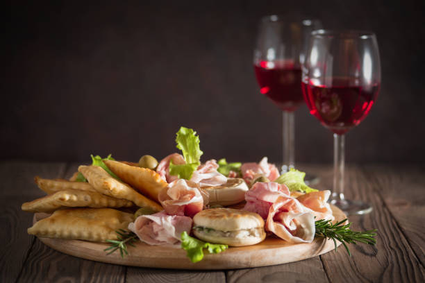 イタリアン食前酒 - gnocco fritto ストックフォトと画像