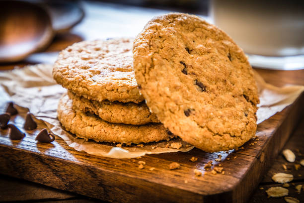 homemade oatmeal cookies with chocolate chips - breakfast close up studio shot group of objects imagens e fotografias de stock