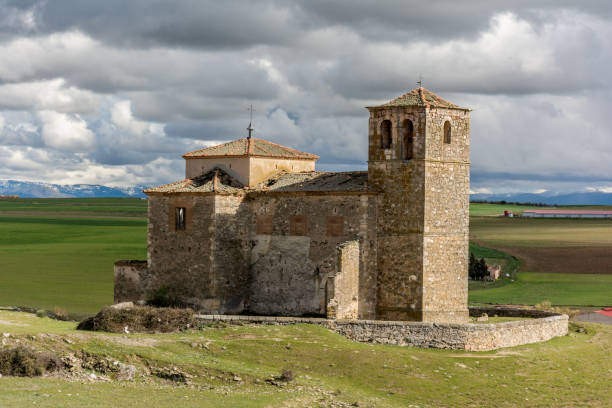 Abandoned village of Las Fuentes and church in the province of Segovia, an abandoned town in the middle of the 20th century in the center of Spain. Symbol of the depopulation of the center of Spain An example of depopulation of the interior of Spain ausencia stock pictures, royalty-free photos & images